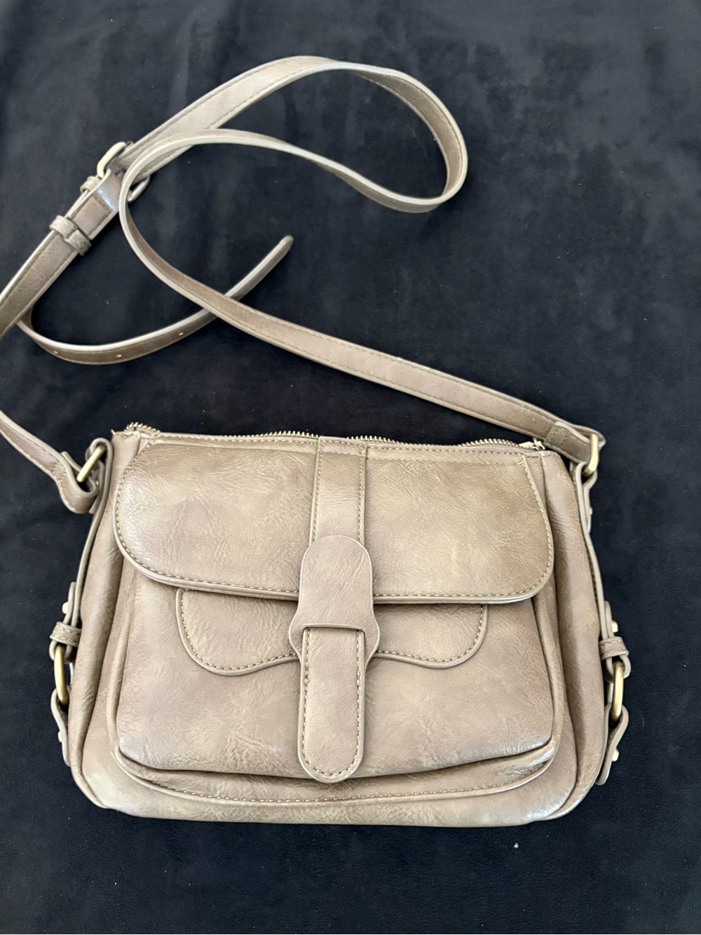 Women's Olive Faux-Leather Crossbody Bag with Front Flap